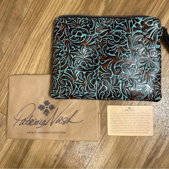 PATRICIA NASH Cassini 100% LEATHER Wristlet in Tooled Turquoise / Brown P349133 - Picture 1 of 8